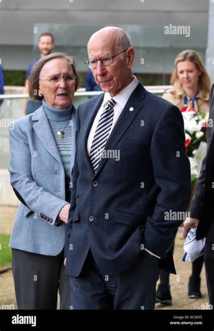 Sir Bobby Charlton and wife Norma Stock Photo Alamy
