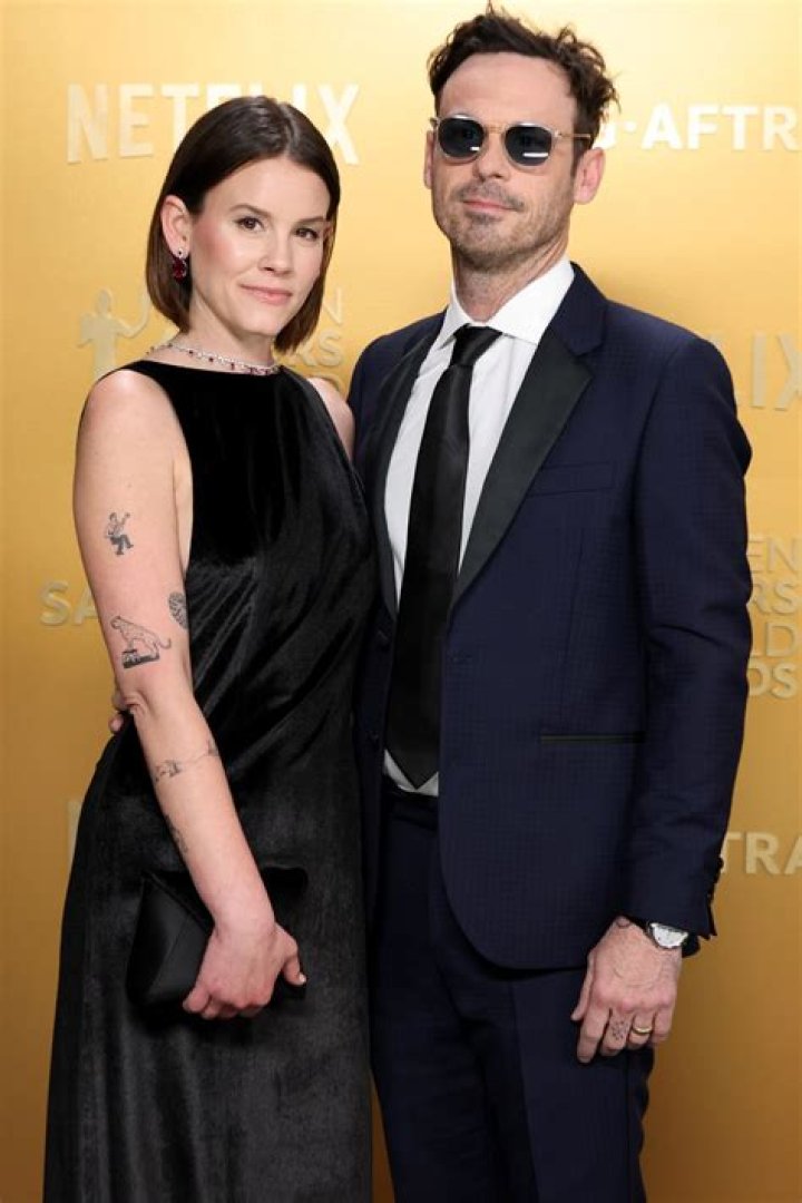 Sosie Bacon & Scoot McNairy Couple Up at Spirit Awards 2022! Photo