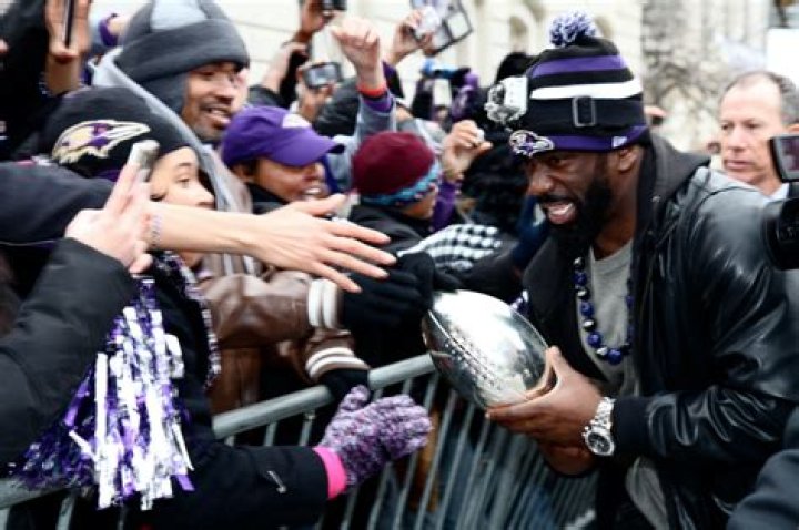 Super Bowl parade Ed Reed steals the show by singing 'Two Tickets to