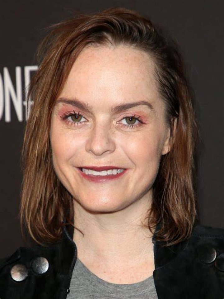 Taryn Manning Taryn Manning and her boyfriend leave a medical center
