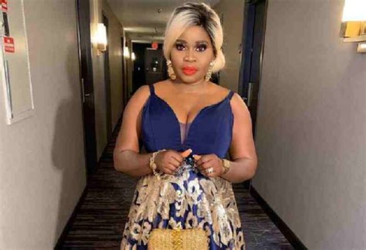 Tawa Ajisefini Biography: Age, Husband, Child, Son, Teeth & Net Worth