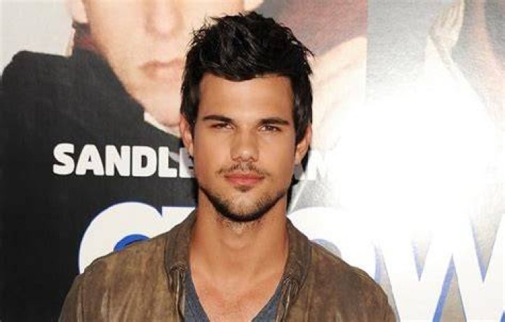 Taylor Lautner – Biography, Net worth, Girlfriend, Ethnicity, Is he gay?