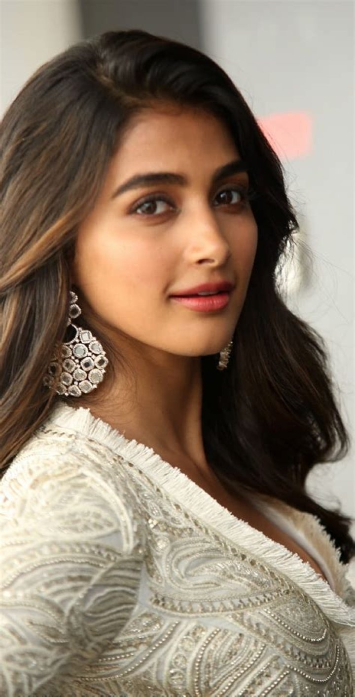 Telugu Actress Pooja Hegde HD Photos Download 2019