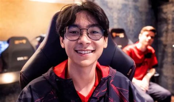 TenZ Age, Height, Net Worth, Family Status and Full BIO eSports