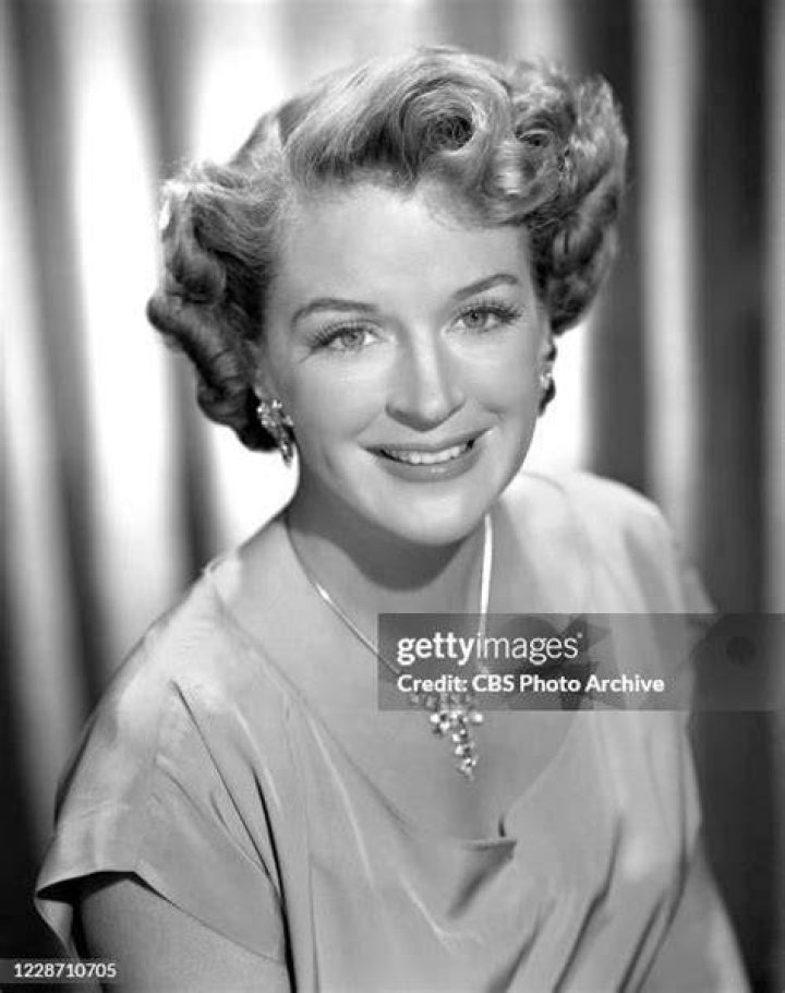 The lovely actress Rosemary DeCamp was born today 1114 in 1910. Along