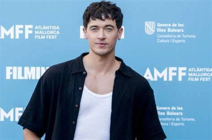 Tom Blyth- Wiki, Age, Height, Net Worth, Girlfriend, Dating, Career
