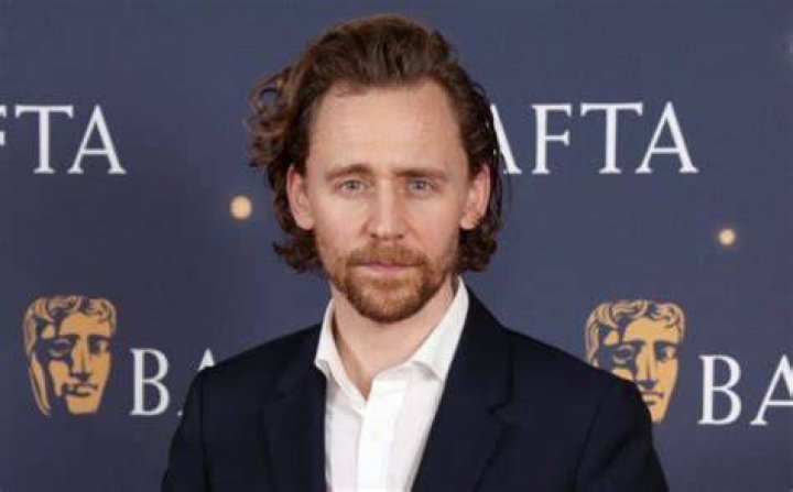 Tom Hiddleston Biography Age, Height, Birthday, Family, Net Worth