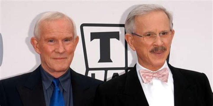 Tom Smothers Net Worth Unveiling Tom Smothers' Early Life And Film