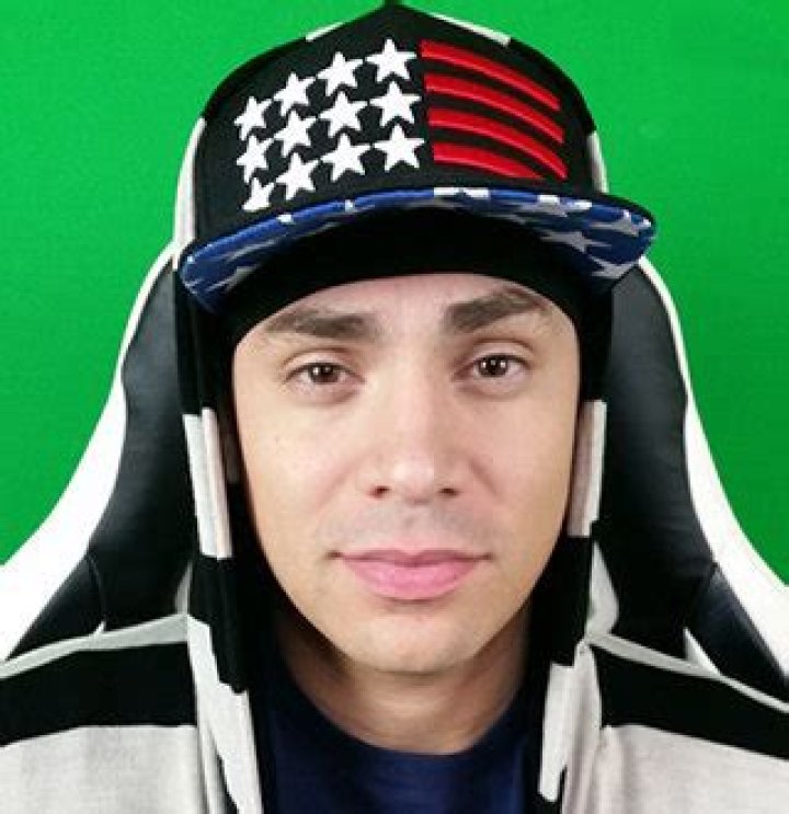 Twitch Star CDNthe3rd Age 35 Wiki Wife, Girlfriend, Real Name Revealed