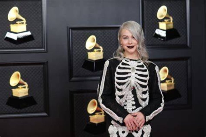 Unveiling The Enigma: Phoebe Bridgers Shirtless