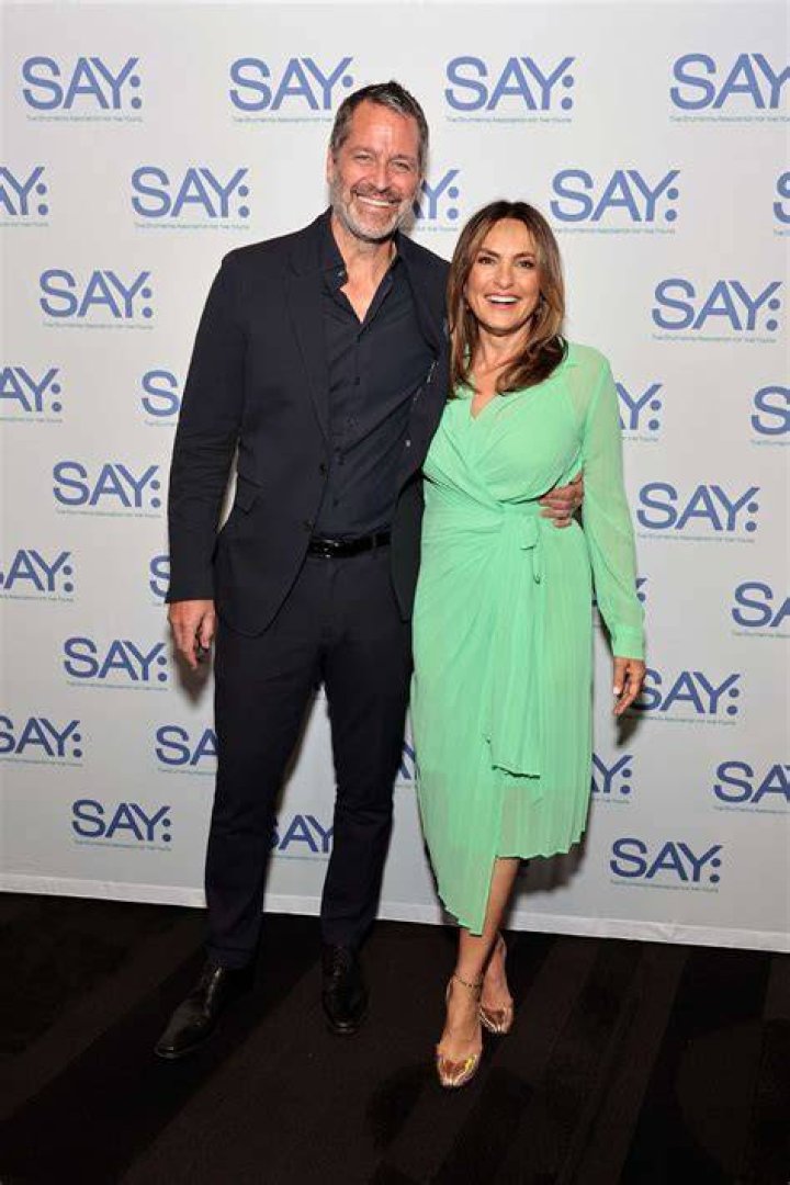 Unveiling The Hidden Truths Behind Mariska Hargitay's Height