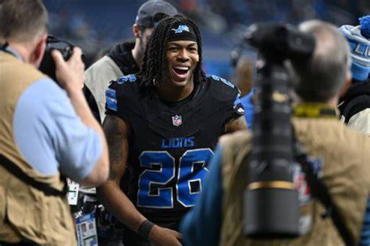 Watch Jahmyr Gibbs show off elite receiver skills in Lions OTAs