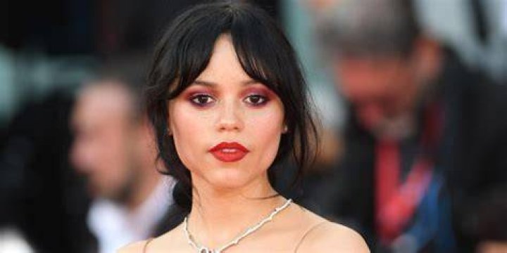 Watch Jenna Ortega Remake &ldquo;The Parent Trap&rdquo; on &ldquo;SNL&rdquo; in the Funniest
