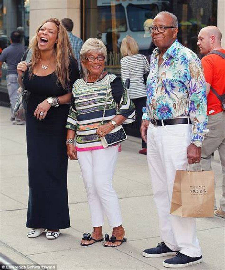 Wendy Williams laughs her way through lunch with her parents Daily