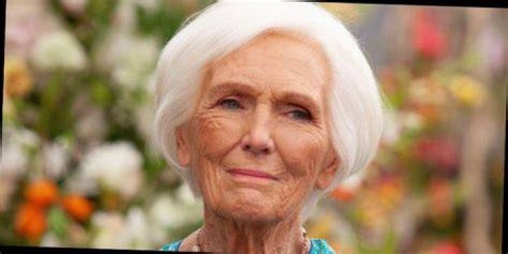 What happened to Mary Berry's hand? The Irish Sun