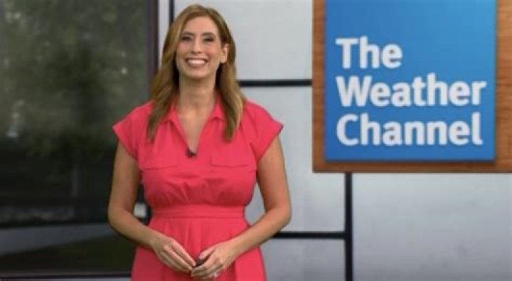 Where is Stephanie Abrams now? Bio Engaged, Salary, Married, Wedding