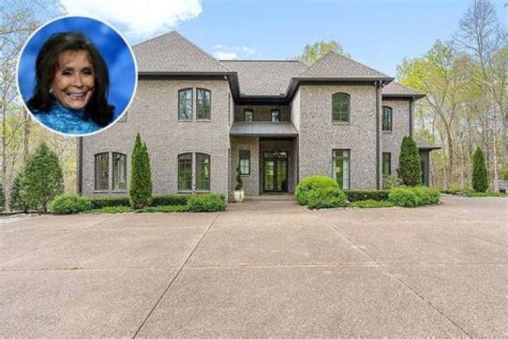 Who inherited Loretta Lynn money and estate?