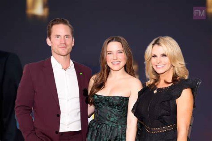 Who is Adrienne Elrod married to? Wiki Bio, husband, height, age