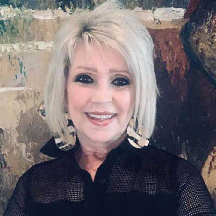 Who is Elisa Gayle Ritter? Elisa Gayle Ritter and Reba McEntire Side by
