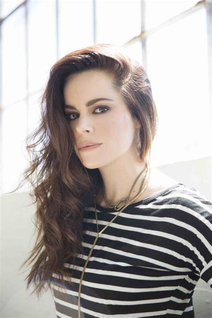 Who Is Emily Hampshire From Schitt's Creek Dating? POPSUGAR Celebrity