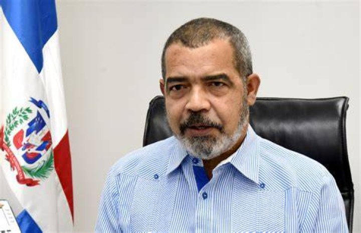 Who is Rolando Reyes? |