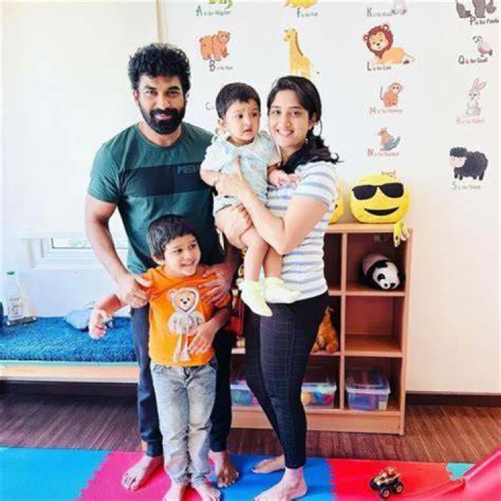 Wife, Siblings, Children, Parents |
