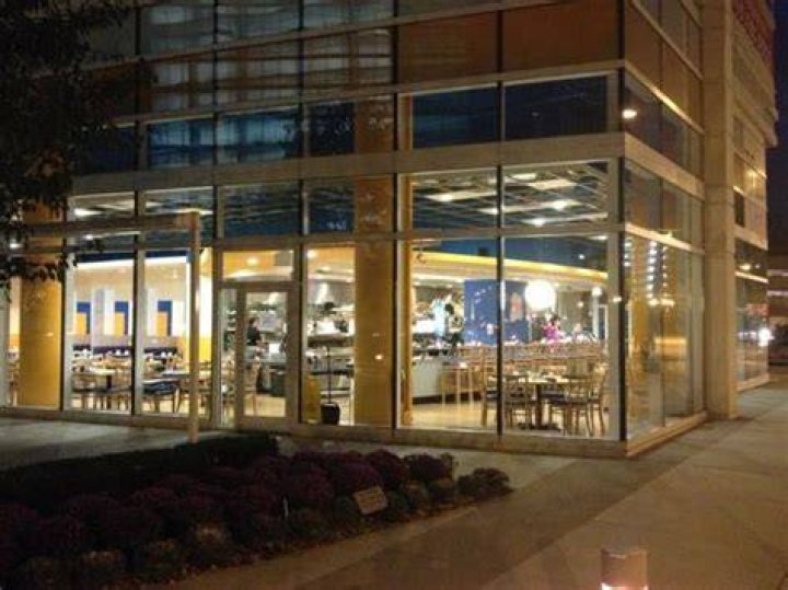 Yolk Streeterville Restaurant in Chicago