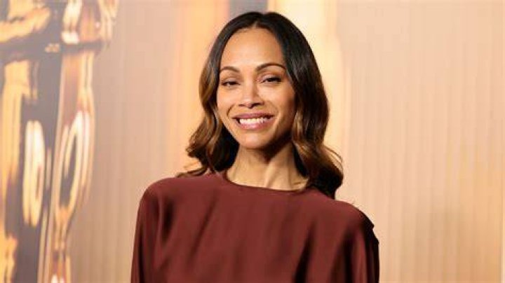 Zoe Saldana shows off her bump as she shops with her sister Mariel