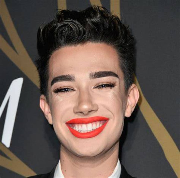ZoomBlog | James Charles Net Worth